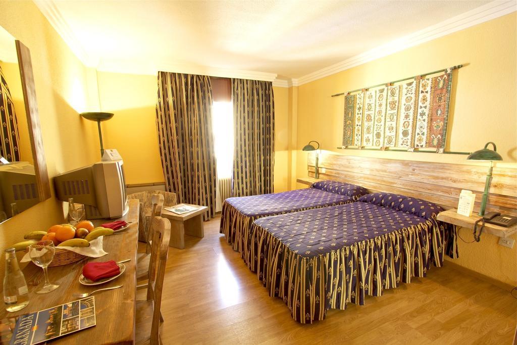 Hotel Catalonia Granada Habitación foto